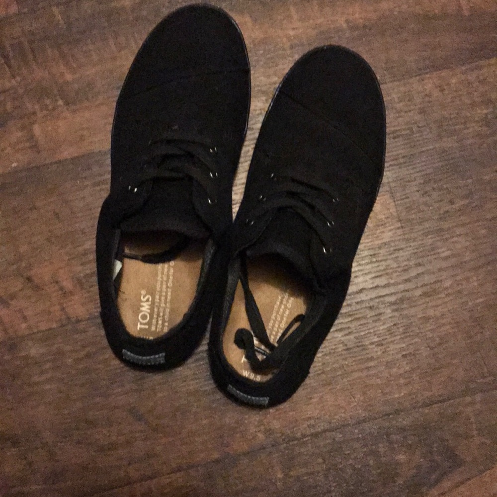 Women’s Lace up Toms